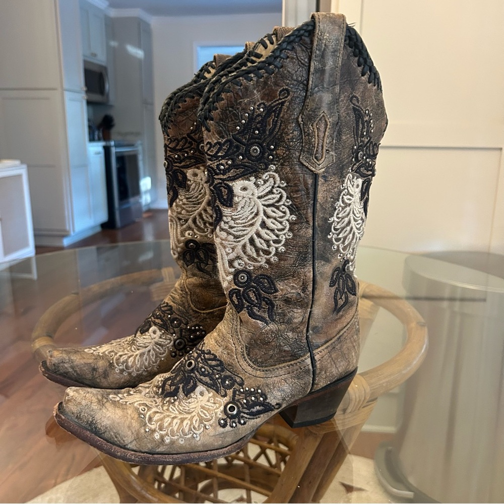 Corral boots size 9.5